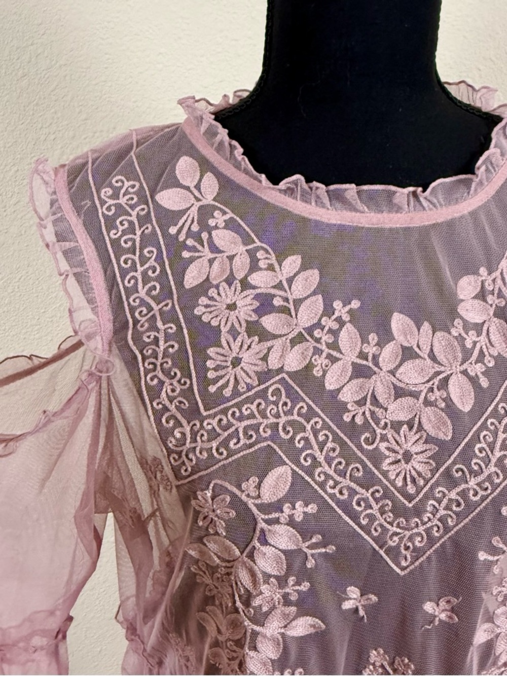 Miss Selfridge Pink Embroidered Lace Keyhole Opening Cold Shoulder Boho